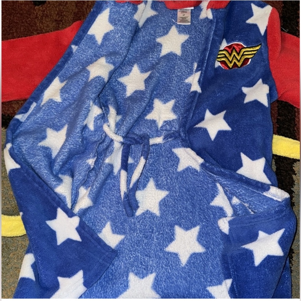 Girls Wonder‎ Woman Robe - Picture 4 of 6